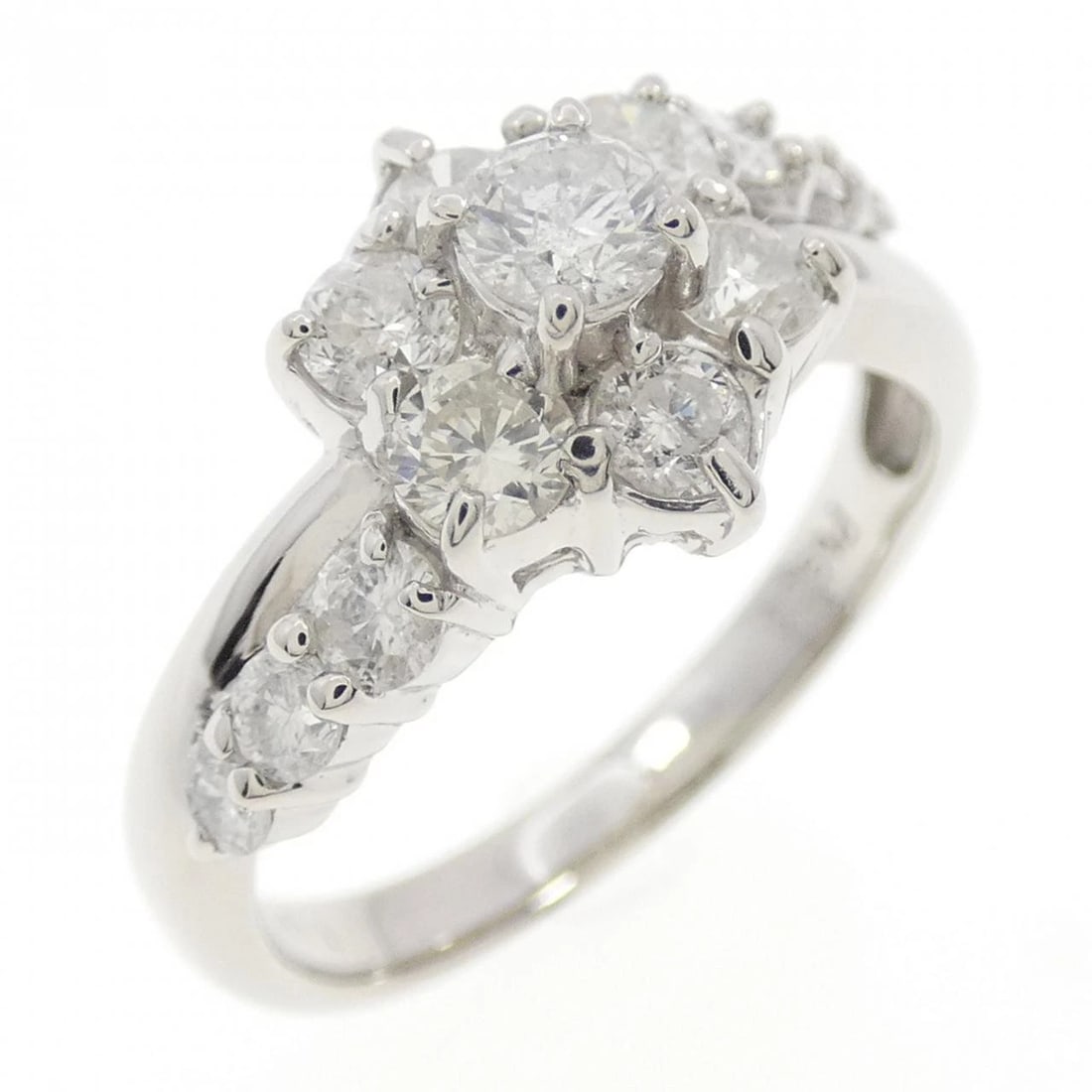 PT900 FLOWER DIAMOND RING: PT900 Flower Diamond Ring Brand: Unbranded Type: Ring Material: Platinum 900, Main Stone/Creation Natural Color: platinum Size: 5.5US Accessories: None Accessories Notice: When purchasing