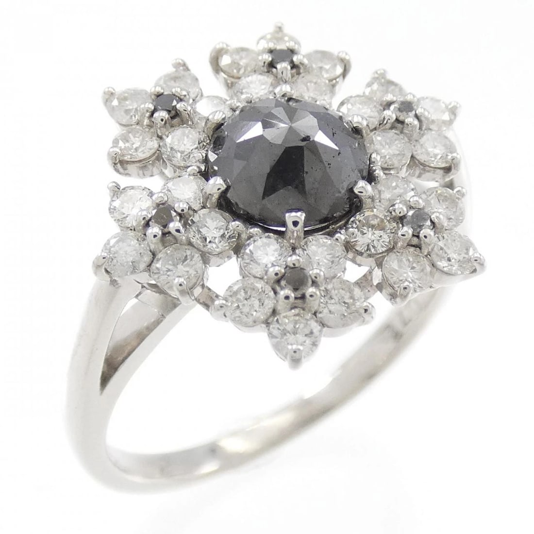 K18WG FLOWER DIAMOND RING: K18WG Flower Diamond Ring Brand: Unbranded Type: Ring Material: K18 White Gold, Main Stone/Creation Natural Color: white gold Size: 7US Accessories: None Accessories Notice: When purchasing