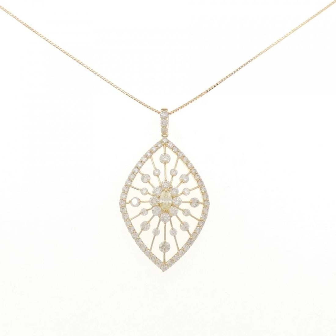 K18YG DIAMOND NECKLACE: K18YG Diamond Necklace Brand: Unbranded Type: Necklace Material: K18 Yellow Gold, Main Stone/Creation Natural Color: Yellow Gold Size: 45cmActualSize Pendant top H x W: 39.6mmx21.5mm Chain