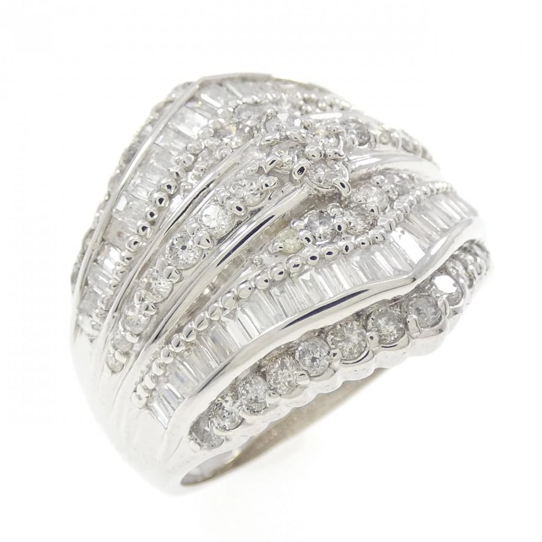 PT900 DIAMOND RING: PT900 Diamond Ring Brand: Unbranded Type: Diamond ring Material: Platinum 900, Main Stone/Creation Natural Color: Silver Size: US6.5 Accessories: None Accessories Notice: When purchasing