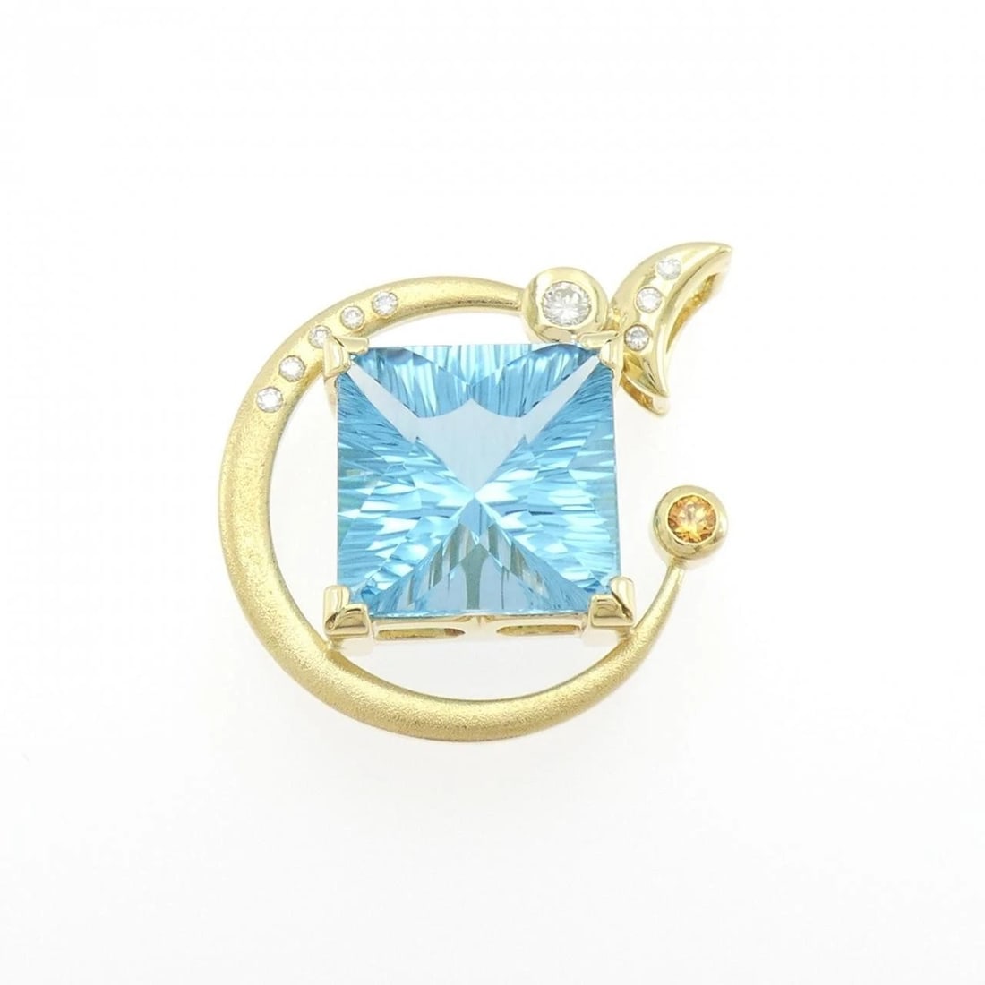 K18YG COLOR STONE PENDANT: K18YG Color Stone Pendant Brand: Unbranded Type: Pendant Brooch Material: K18 Yellow Gold, Main Stone/Creation topaz Color: yellow gold Size: HxW: 32.6mmx25.1mm Accessories: None Accessories