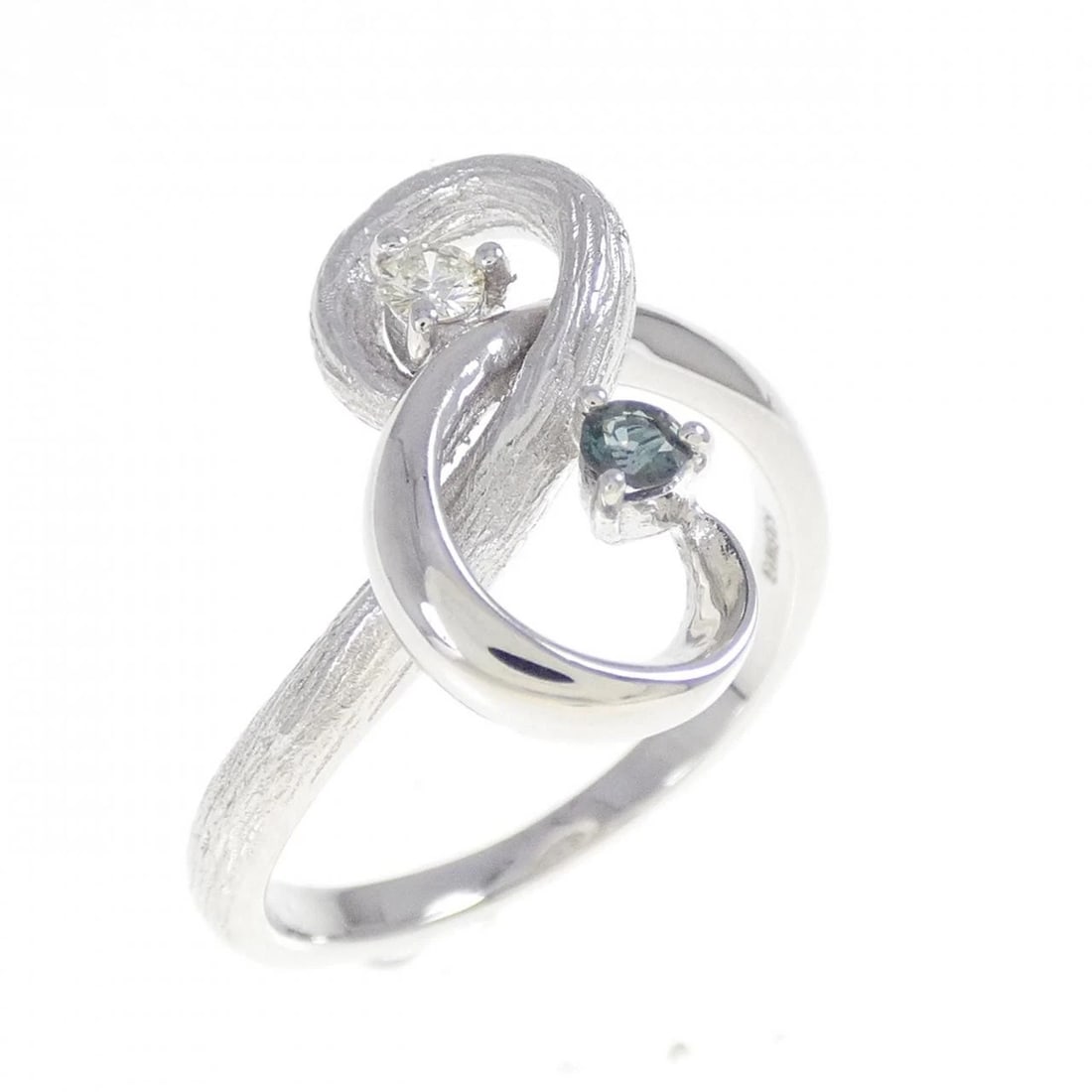 K18WG ALEXANDRITE RING: K18WG Alexandrite Ring Brand: Unbranded Type: Ring Material: K18 White Gold, Main Stone/Creation AlexandriteSide Stone Natural Color: White Gold Size: 6-6.5 (US size) Accessories: None