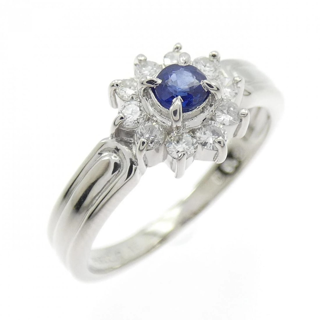 PT900 SAPPHIRE RING: PT900 Sapphire Ring Brand: Unbranded Type: Ring Material: Platinum 900, Main Stone/Creation Sapphire Color: platinum Size: 5US Accessories: None Accessories Notice: When purchasing pre-own