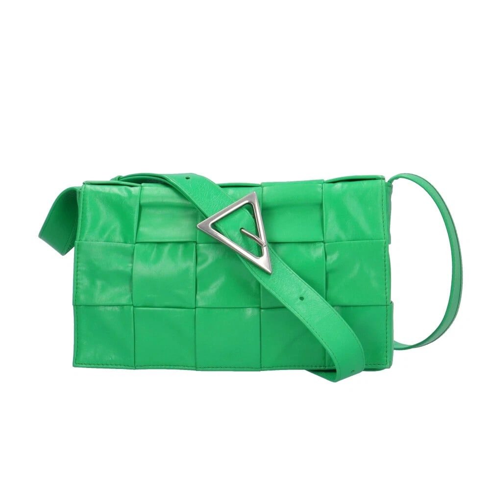 BOTTEGAVENETA SHOULDER BAG CROSS BODY SHOULDER BAG: BOTTEGAVENETA Shoulder Bag Cross Body Shoulder Bag Brand: BOTTEGAVENETA Type: Shoulder Bag Material: Exterior Material lambskin Color: green Size: W8.7 x H5.5 x D2.0inch Shoulder:0.0inch 