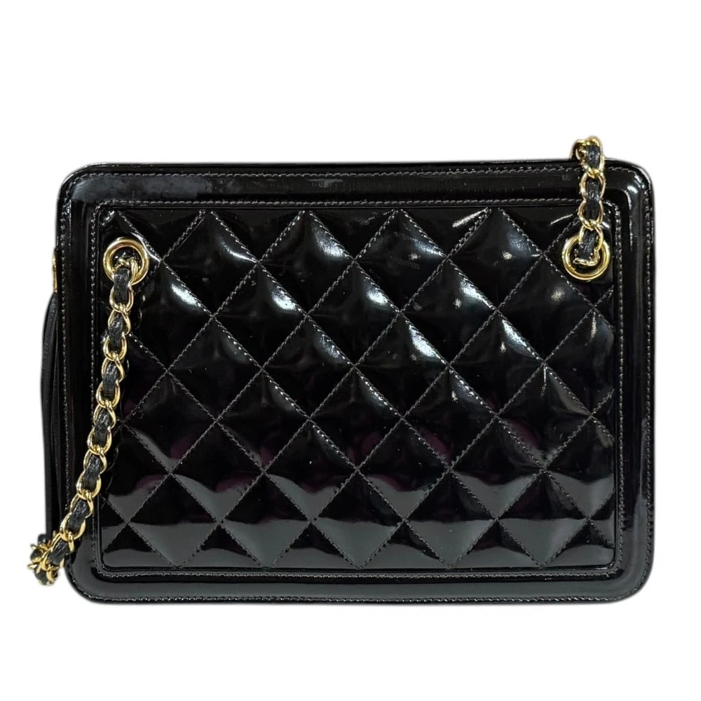 CHANEL SHOULDER BAG ENAMEL CHAIN FRINGE MATRASSE SHOULDER BAG: CHANEL Shoulder Bag enamel Chain fringe Matrasse Shoulder Bag Brand: CHANEL Type: Shoulder Bag Material: Exterior Material enamel Color: black Size: W9.1 x H6.7 x D1.4inch Shoulder:37.6inch Acces
