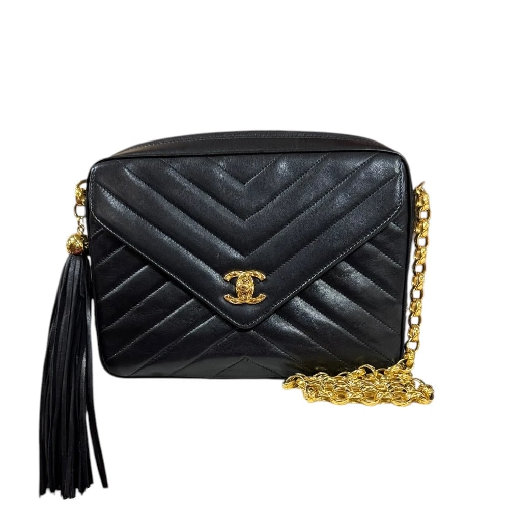 CHANEL SHOULDER BAG CROSS BODY LAMBSKIN CHAIN FRINGE SHOULDER BAG: CHANEL Shoulder Bag Cross Body lambskin Chain fringe Shoulder Bag Brand: CHANEL Type: Shoulder Bag Material: Exterior Material lambskin Color: black Size: W8.7 x H6.3 x D2.4inch Shoulder:44.1inch