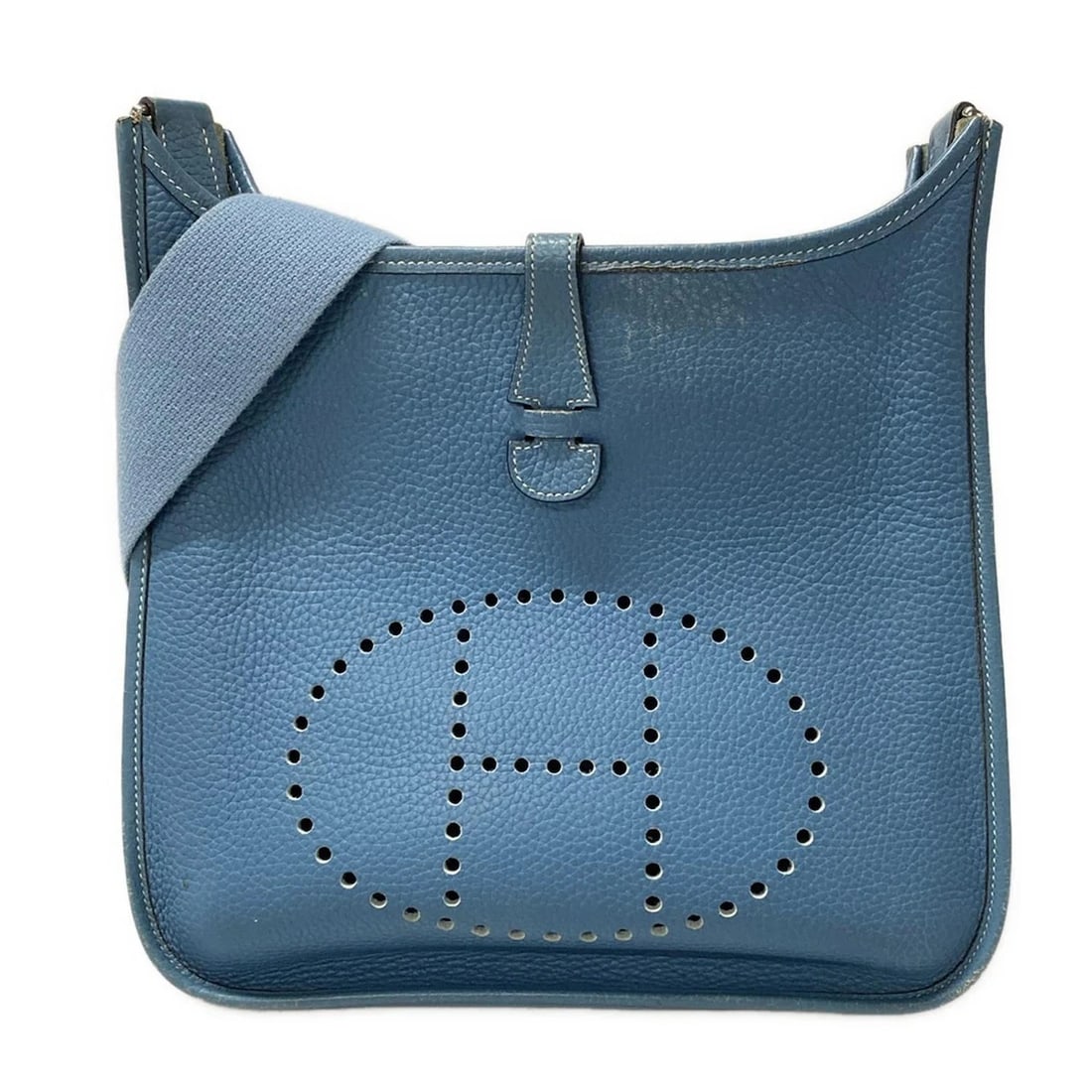 HERMES EVELYNE PM - BLUE JEAN TAURILLON CLEMENCE SHOULDER BAG: HERMES Evelyne PM - Blue Jean Taurillon Clemence Shoulder Bag Brand: HERMES Type: Shoulder Bag Material: Taurillon Clemence Color: Blue Jean Size: Height : 11.02 inch (28 cm) Width : 11.42