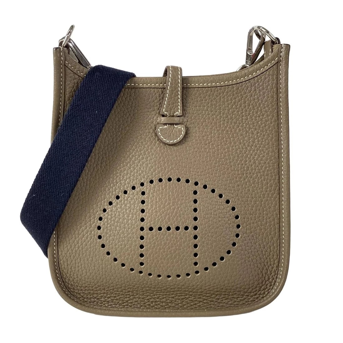 HERMES EVELYN TPM AMAZON ETOUPE BLUE SHOULDER BAG SHOULDER BAG: HERMES Evelyn TPM Amazon Etoupe Blue Shoulder Bag Shoulder Bag Brand: HERMES Type: Shoulder Bag Material: Taurillon Clemence Color: Etoupe, Blue Indigo Size: Height : 7.48 inch (19 cm) Width :