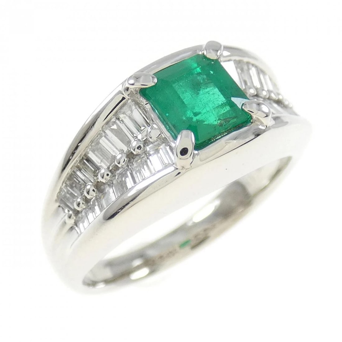 PT900 EMERALD RING: PT900 Emerald Ring Brand: Unbranded Type: Ring Material: Platinum 900, Main Stone/Creation EmeraldSide Stone Natural Color: Silver Size: 6.5-7 (US size) Accessories: None Accessories Notice: