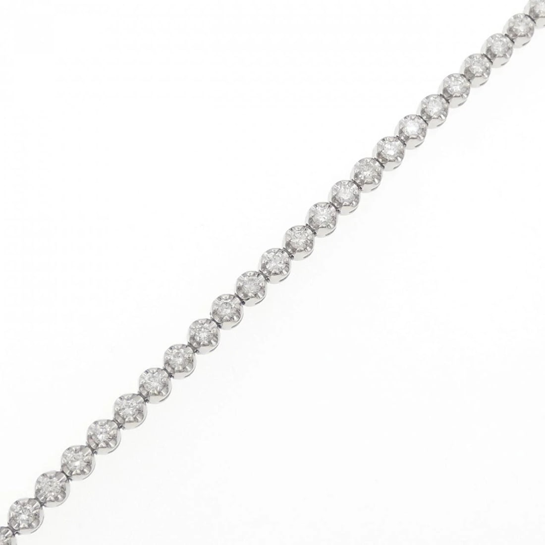 PT850 DIAMOND BRACELET: PT850 Diamond Bracelet Brand: Unbranded Type: Bracelet Material: Platinum 850, Main Stone/Creation Natural Color: Silver Size: 18.5cmActualSize Max W: 3.5mm Accessories: None Accessories N