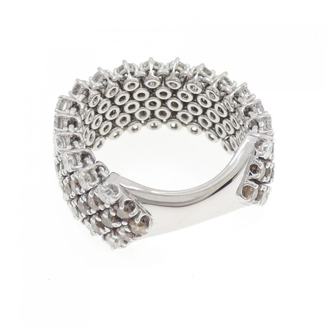 750WG DIAMOND RING: 750WG Diamond Ring Brand: Unbranded Type: Ring Material: 750 White Gold, Main Stone/Creation Natural Color: White Gold Size: 7-7.5 (US size) Accessories: None Accessories Notice: When