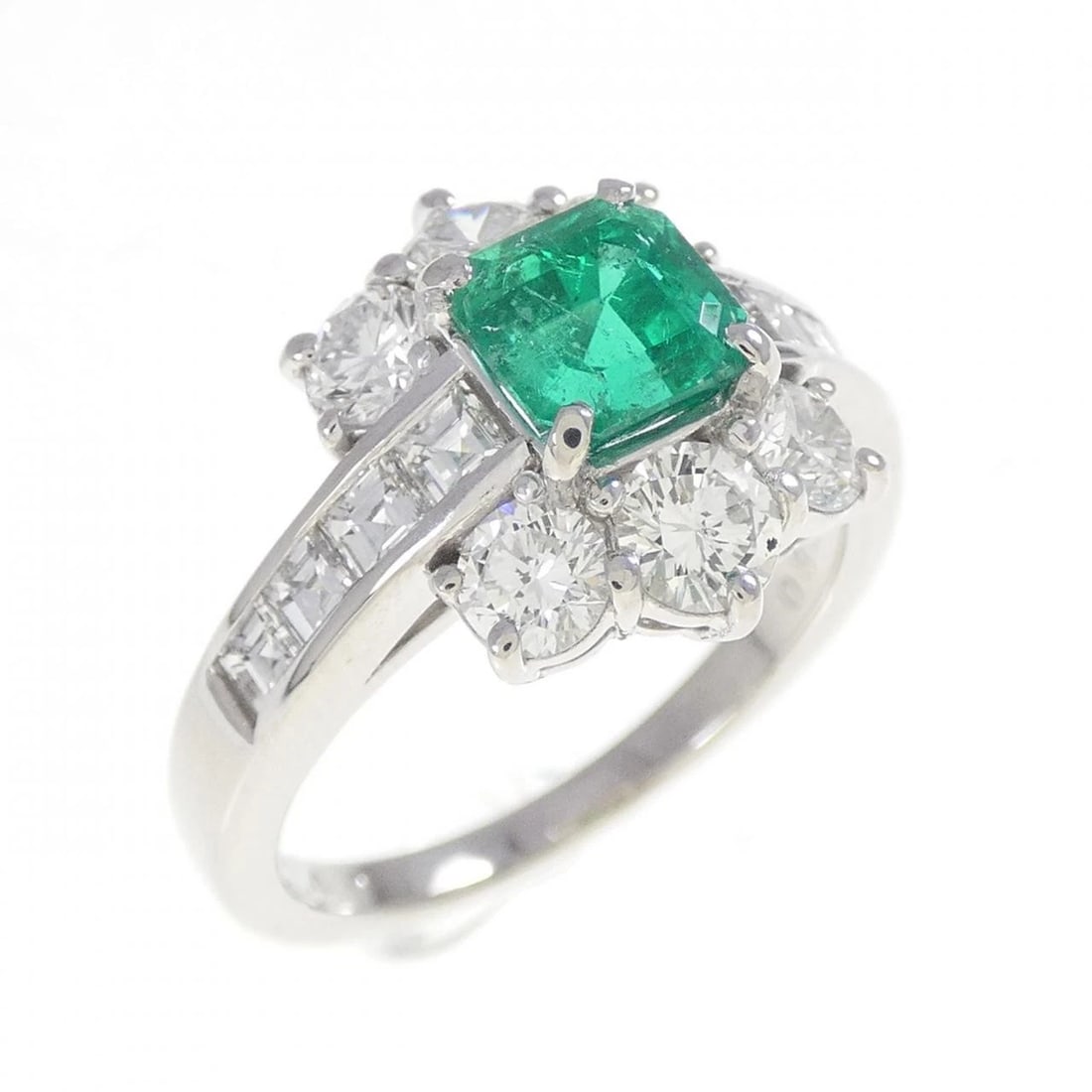 PT900 EMERALD RING: PT900 Emerald Ring Brand: Unbranded Type: Ring Material: Platinum 900, Main Stone/Creation emerald Color: platinum Size: 6US Accessories: None Accessories Notice: When purchasing pre-owned
