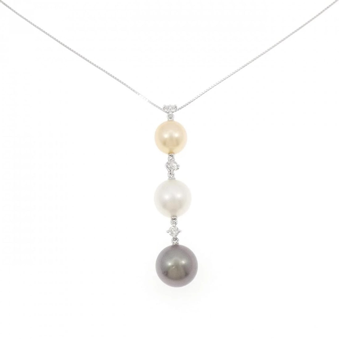 K18WG PEARL NECKLACE: K18WG Pearl Necklace Brand: Unbranded Type: Necklace Material: K18 White Gold, Main Stone/Creation south sea pearl Color: white gold Size: 45cm ActualSizePendant top H x W: 55.0mmx11.2mm Chain