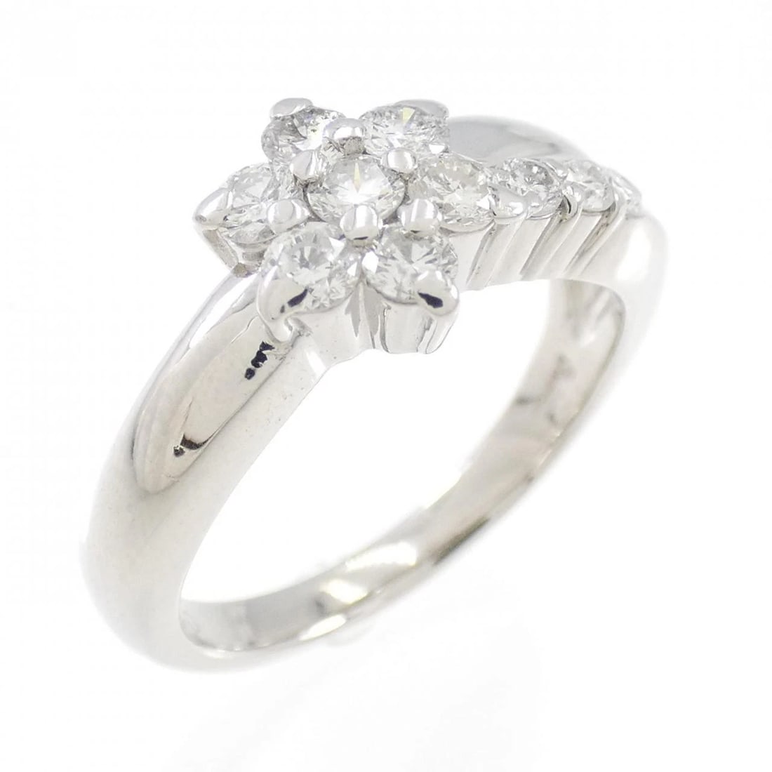 PT FLOWER DIAMOND RING: PT Flower Diamond Ring Brand: Unbranded Type: Ring Material: Platinum, Main Stone/Creation Natural Color: platinum Size: 6.5US Accessories: None Accessories Notice: When purchasing pre-owned