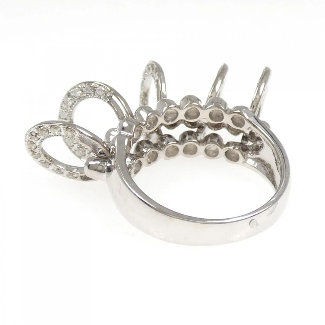 750WG DIAMOND RING: 750WG Diamond Ring Brand: Unbranded Type: Ring Material: 750 White Gold, Main Stone/Creation Natural Color: White Gold Size: 6.5 (US size) Accessories: None Accessories Notice: When purcha