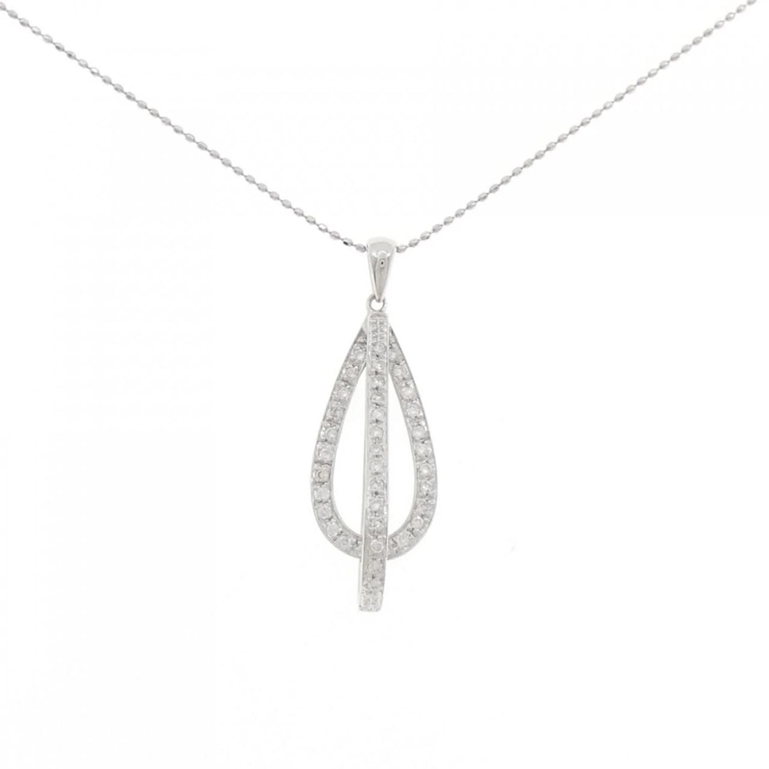 K18WG DIAMOND NECKLACE: K18WG Diamond Necklace Brand: Unbranded Type: Necklace Material: K18 White Gold, Main Stone/Creation Natural Color: White Gold Size: 46cmActualSize Pendant top H x W: 32.6mmx10.6mm Chain Max.