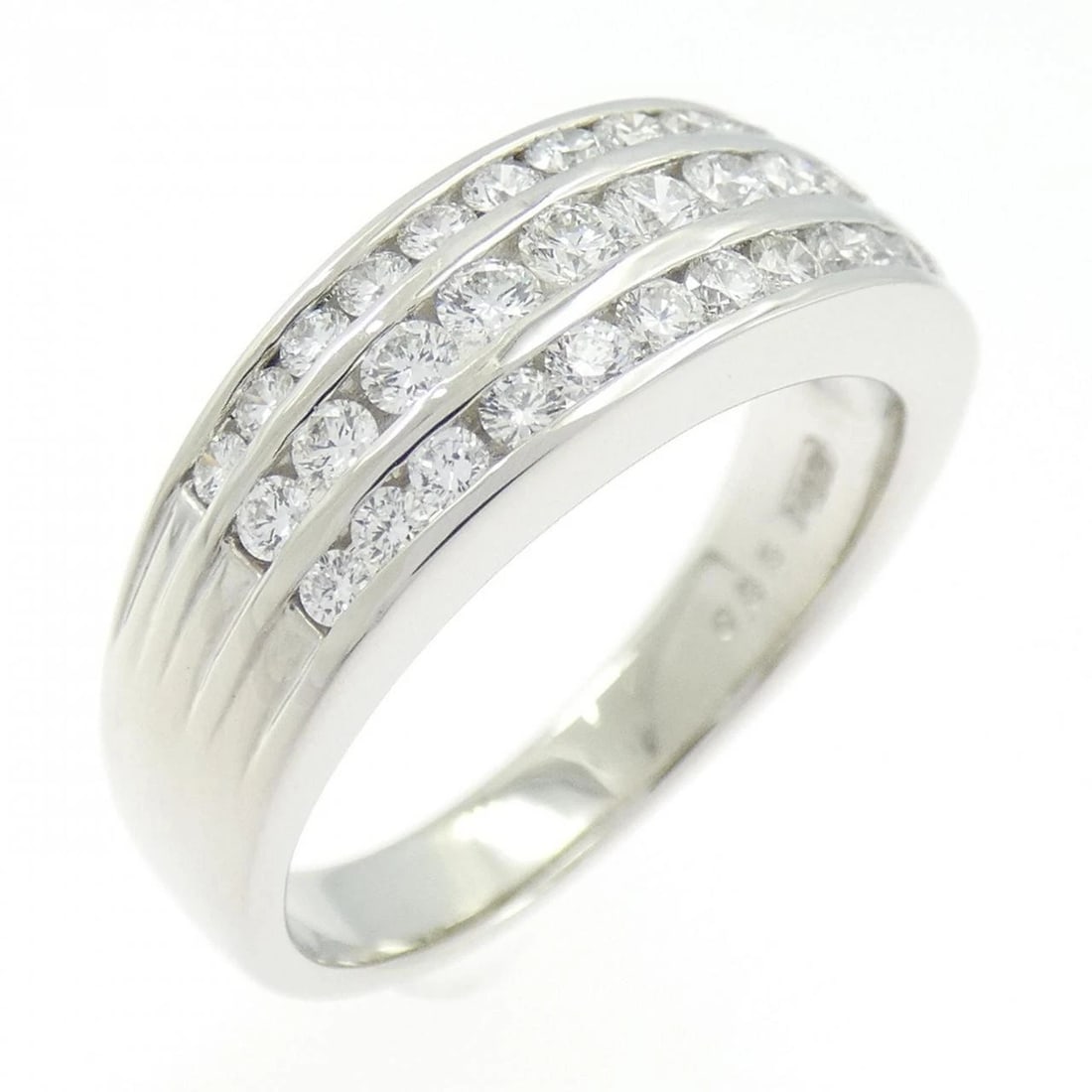 PT900 DIAMOND RING: PT900 Diamond Ring Brand: Unbranded Type: Ring Material: Platinum 900, Main Stone/Creation Natural Color: Silver Size: 8.5 (US size) Accessories: None Accessories Notice: When purchasing p