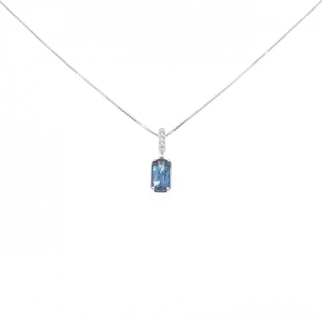 K18WG BLUE TOPAZ NECKLACE: K18WG Blue Topaz Necklace Brand: Unbranded Type: Necklace Material: K18 White Gold, Main Stone/Creation topaz Color: white gold Size: 40cm ActualSizePendant top H x W: 17.7mmx5.4mm Chain Max.
