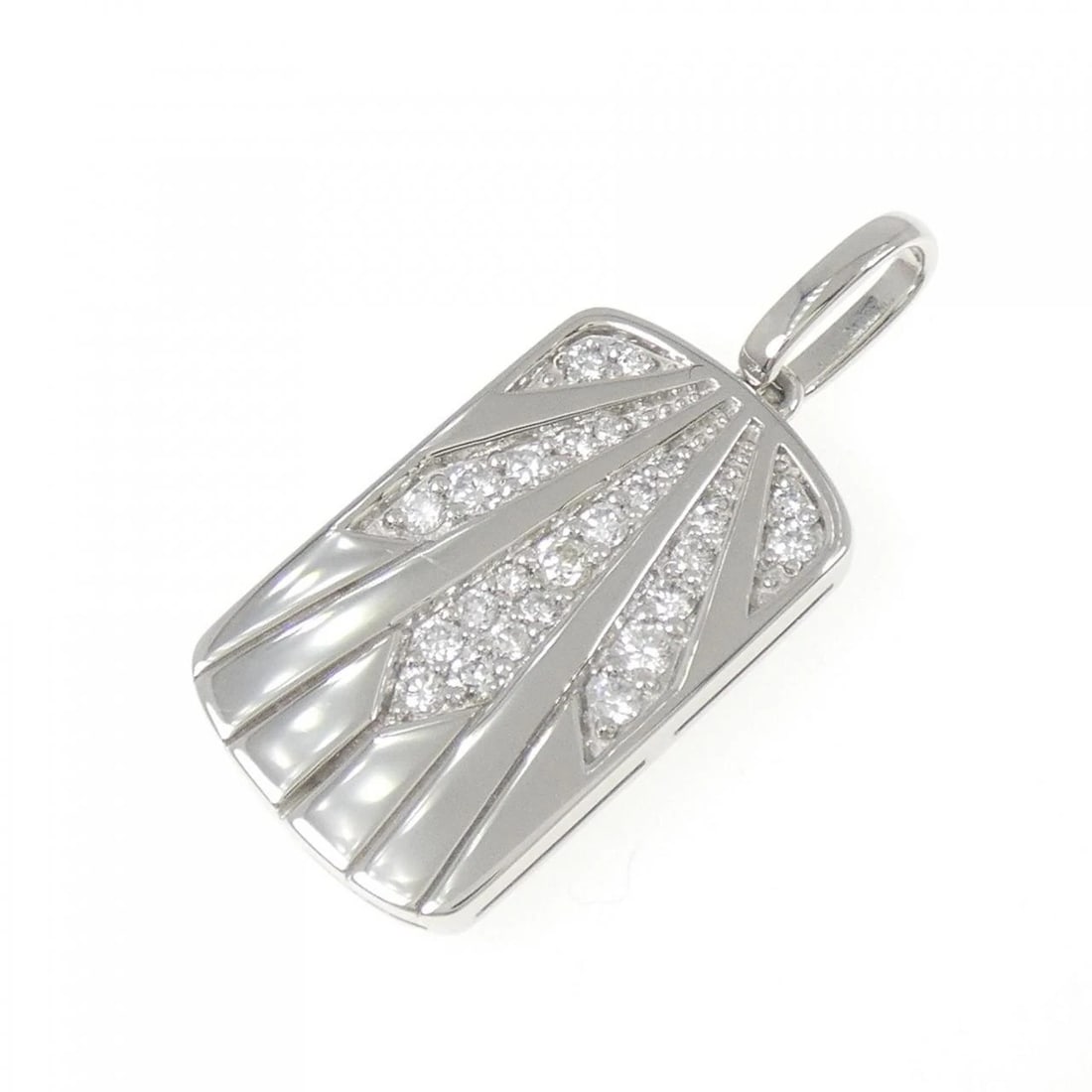 PT950 DIAMOND PENDANT: PT950 Diamond Pendant Brand: Unbranded Type: Pendant Brooch Material: Platinum 950, Main Stone/Creation Natural Color: Silver Size: ActualSize HxW: 31.9mmx14.0mm Accessories: None Accessories