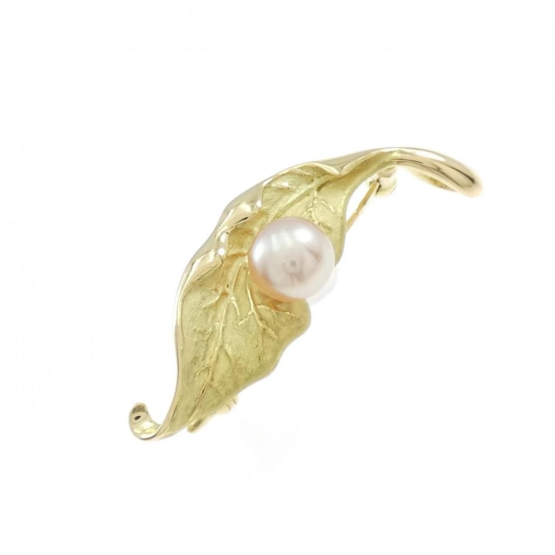 K18YG FRESHWATER PEARL BROOCH: K18YG Freshwater Pearl Brooch Brand: Unbranded Type: Pendant Brooch Material: K18 Yellow Gold, Main Stone/Creation Freshwater Pearl Color: Yellow Gold Size: ActualSize HxW: 34.3mmx11.7mm 