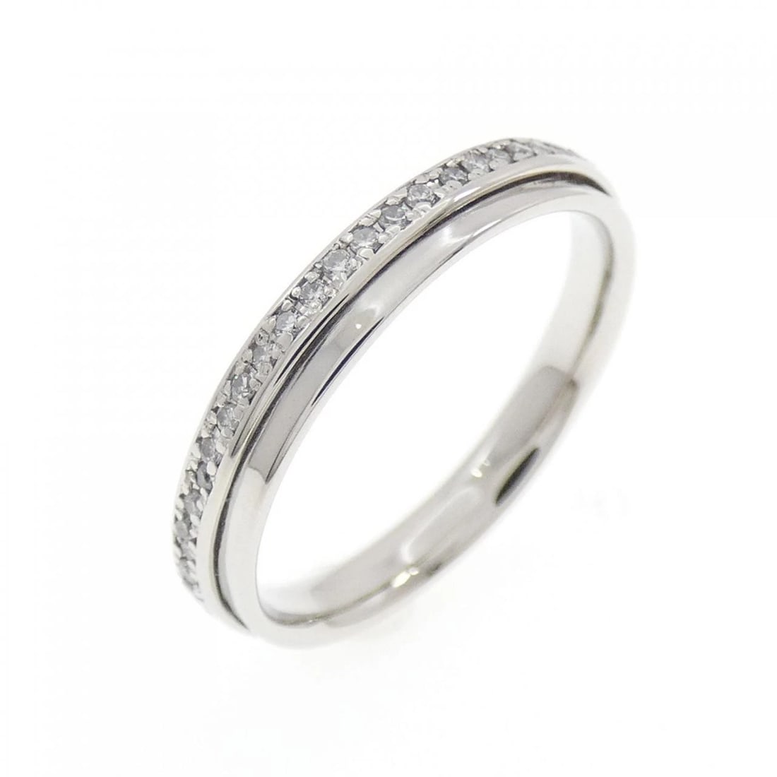 PT900 DIAMOND RING: PT900 Diamond Ring Brand: Unbranded Type: Ring Material: Platinum 900, Main Stone/Creation Natural Color: platinum Size: 5US Accessories: None Accessories Notice: When purchasing pre-owned
