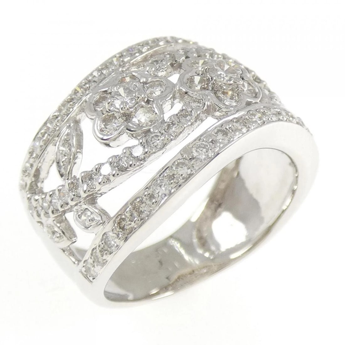 PT900 FLOWER DIAMOND RING: PT900 Flower Diamond Ring Brand: Unbranded Type: Ring Material: Platinum 900, Main Stone/Creation Natural Color: Silver Size: 7 (US size) Accessories: None Accessories Notice: When purchasing