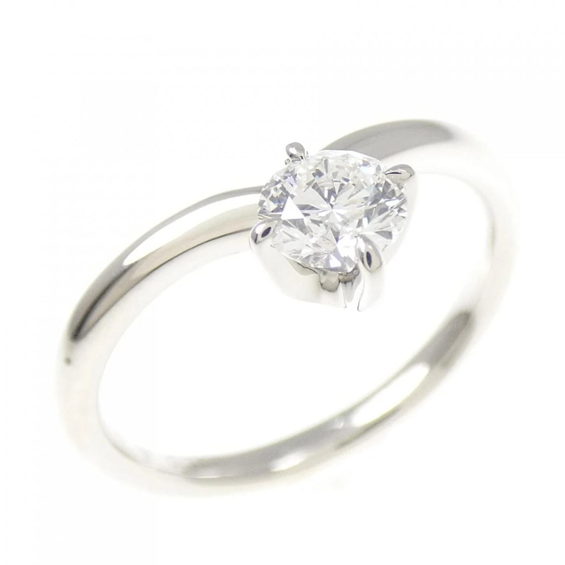 PT950 DIAMOND RING: PT950 Diamond Ring Brand: Unbranded Type: Ring Material: PT950, Main Stone/Creation Natural Color: Silver Size: US5.5 Accessories: None Accessories Notice: When purchasing pre-owned goods,