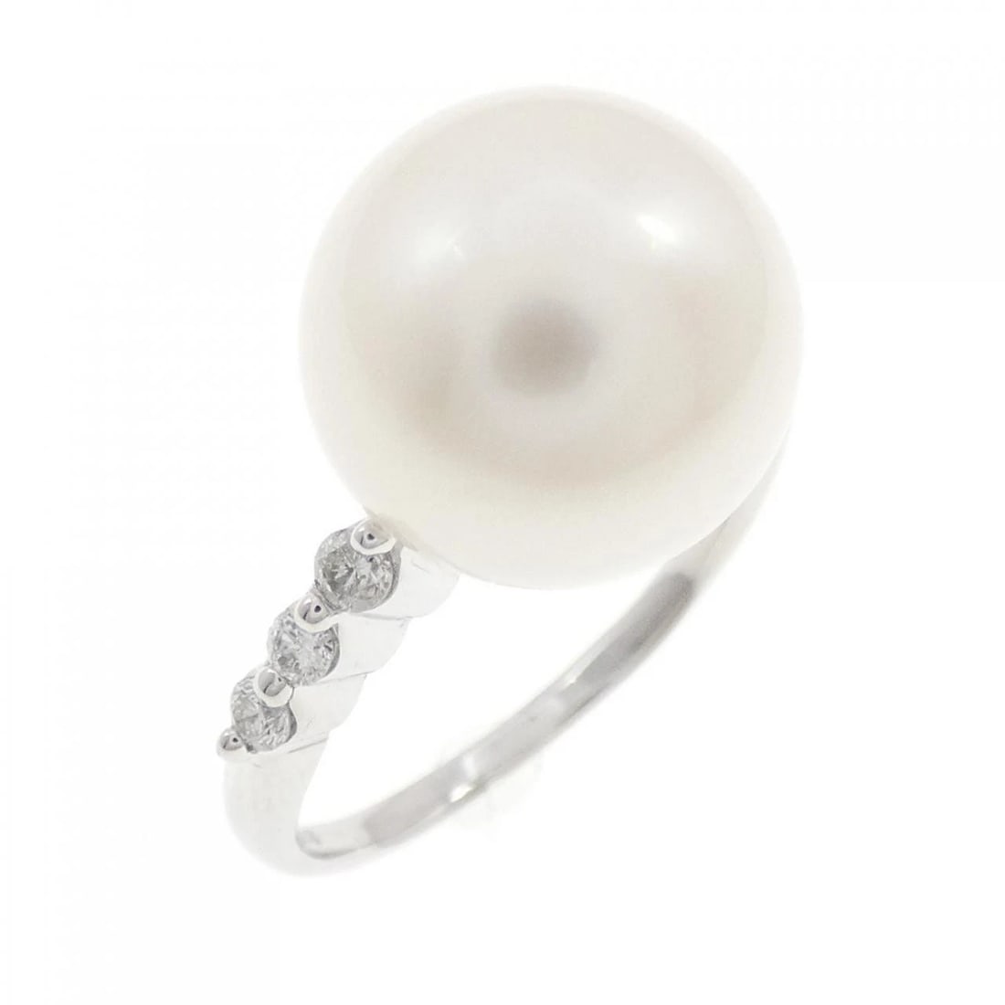 PT900 SOUTH SEA PEARL RING: PT900 South Sea Pearl Ring Brand: Unbranded Type: Ring Material: Platinum 900, Main Stone/Creation South Sea PearlSide Stone Natural Color: Silver Size: 7.5 (US size) Accessories: None