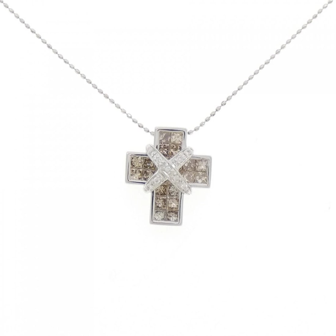 K18WG CROSS DIAMOND NECKLACE: K18WG Cross Diamond Necklace Brand: Unbranded Type: Necklace Material: K18 White Gold, Main Stone/Creation Natural Color: White Gold Size: 46cmActualSize Pendant top H x W: 16.6mmx14.5mm Chain