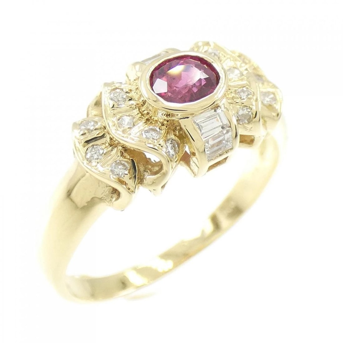 K18YG RUBY RING: K18YG Ruby Ring Brand: Unbranded Type: Ring Material: K18 Yellow Gold, Main Stone/Creation RubySide Stone Natural Color: Yellow Gold Size: 6.5 (US size) Accessories: None Accessories Notice: