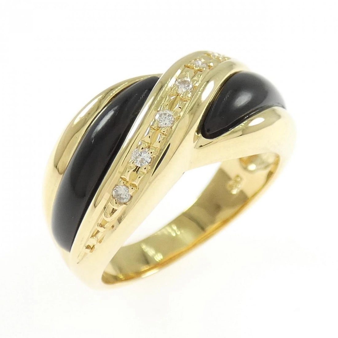 K18YG ONYX RING: K18YG Onyx Ring Brand: Unbranded Type: Ring Material: K18 Yellow Gold, Main Stone/Creation OnyxSide Stone Natural Color: Yellow Gold Size: 6.5 (US size) Accessories: None Accessories Notice: