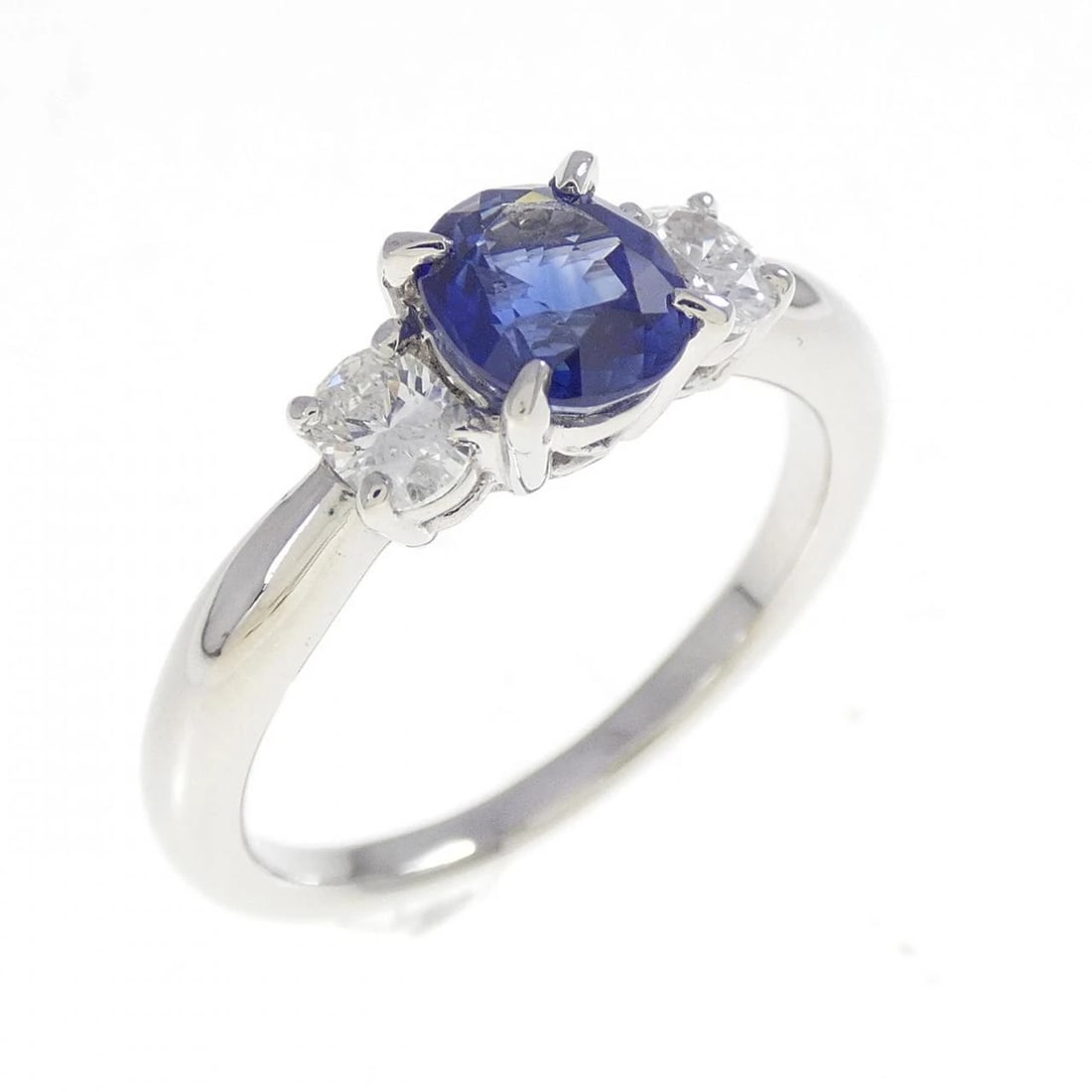 PT900 SAPPHIRE RING: PT900 Sapphire Ring Brand: Unbranded Type: Ring Material: Platinum 900, Main Stone/Creation Sapphire Color: platinum Size: 6.5-7US Accessories: None Accessories Notice: When purchasing