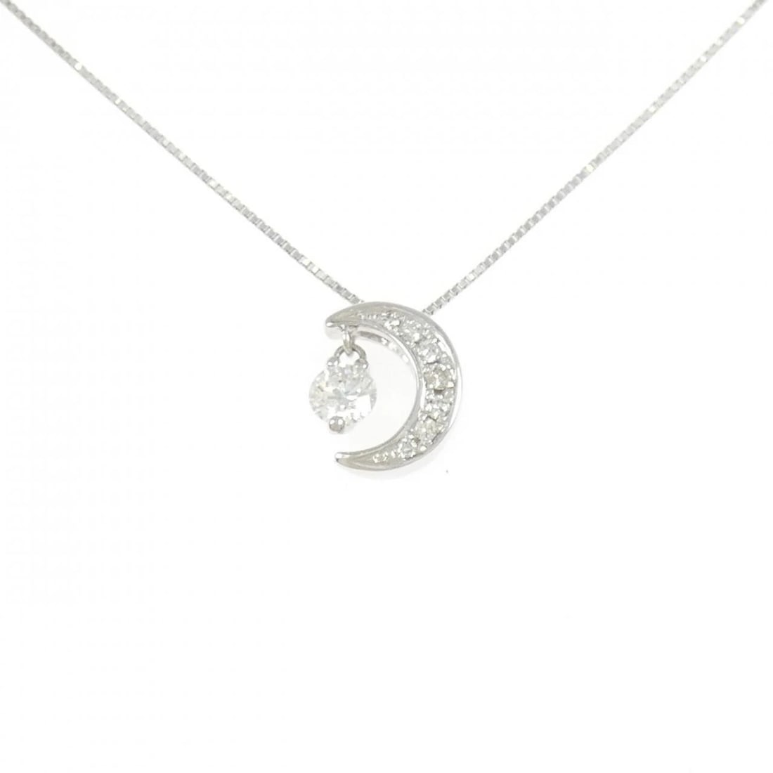 K18WG DIAMOND NECKLACE: K18WG Diamond Necklace Brand: Unbranded Type: Necklace Material: K18 White Gold, Main Stone/Creation Natural Color: white Gold Size: 45cmActualSize Pendant top H x W: 11.4mmx9.5mm Chain Max.