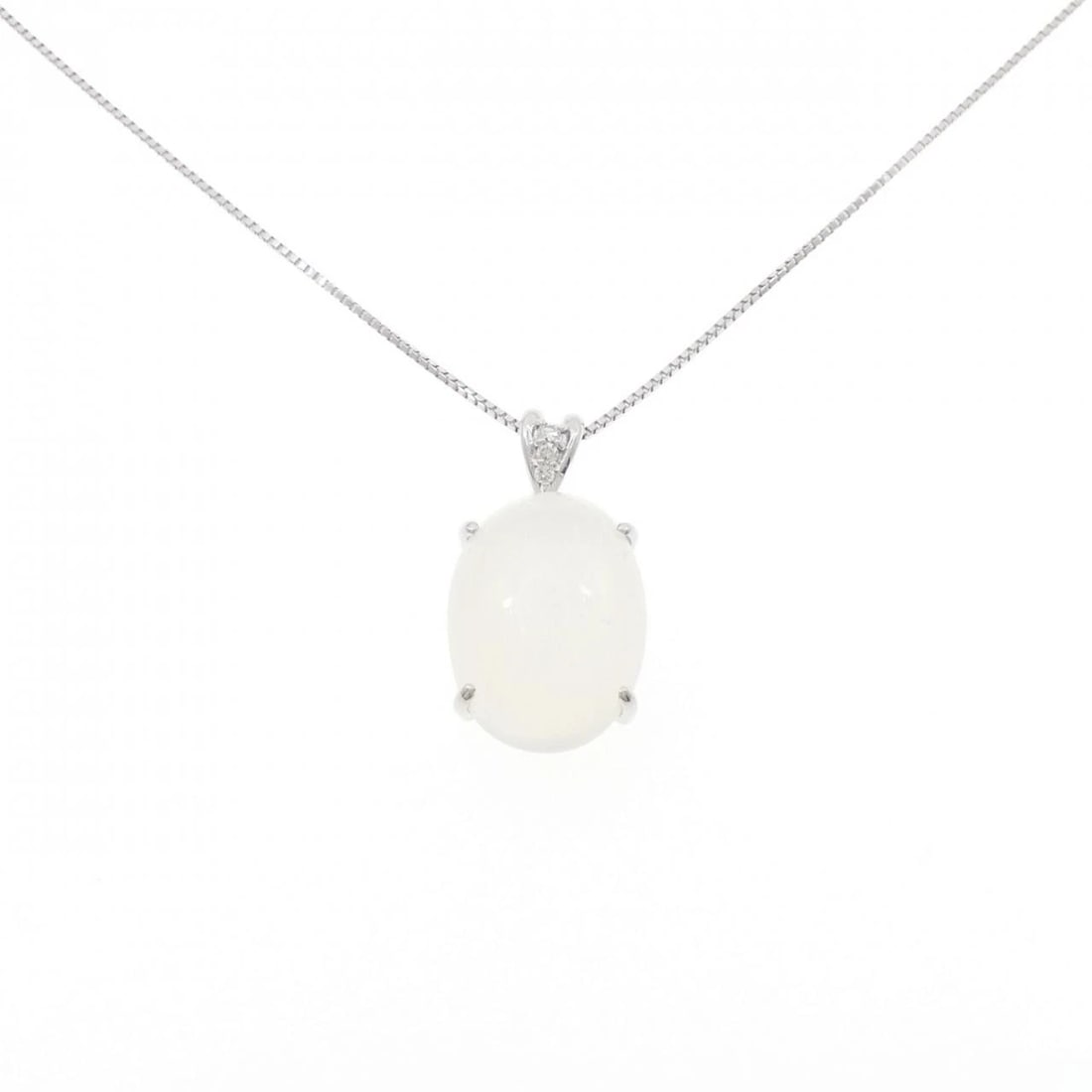 K18WG MOONSTONE NECKLACE: K18WG Moonstone Necklace Brand: Unbranded Type: Necklace Material: K18 White Gold, Main Stone/Creation MoonstoneSide Stone Natural Color: White Gold Size: 45cmActualSize Pendant top H x W: