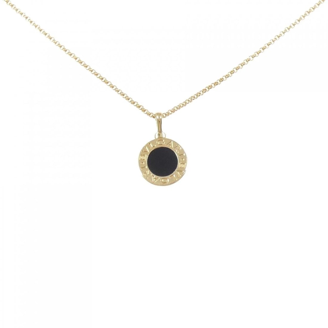 BVLGARI NECKLACE: Bvlgari Necklace Brand: BVLGARI Type: Necklace Material: 750 Yellow Gold, Main Stone/Creation Onyx Color: Yellow Gold Size: 41/43cm,ActualSize Pendant top H x W: 16.9mmx10.9mm Chain Max. W: