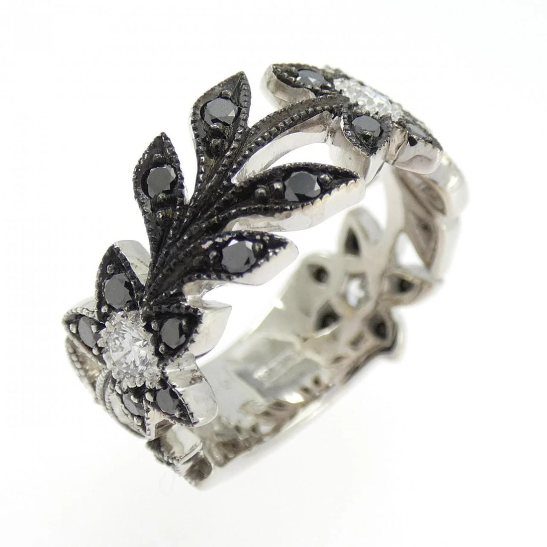 K18WG K18BG FLOWER DIAMOND RING: K18WG K18BG Flower Diamond Ring Brand: Unbranded Type: Ring Material: K18 White Gold K18 Black gold, Main Stone/Creation Natural Color: white gold Size: 6US Accessories: None Accessories