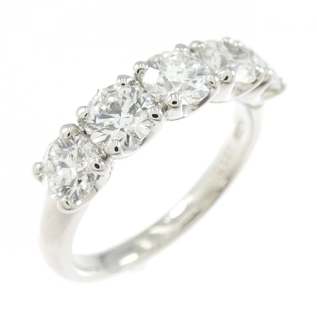 PT900 DIAMOND RING (1 of 2)