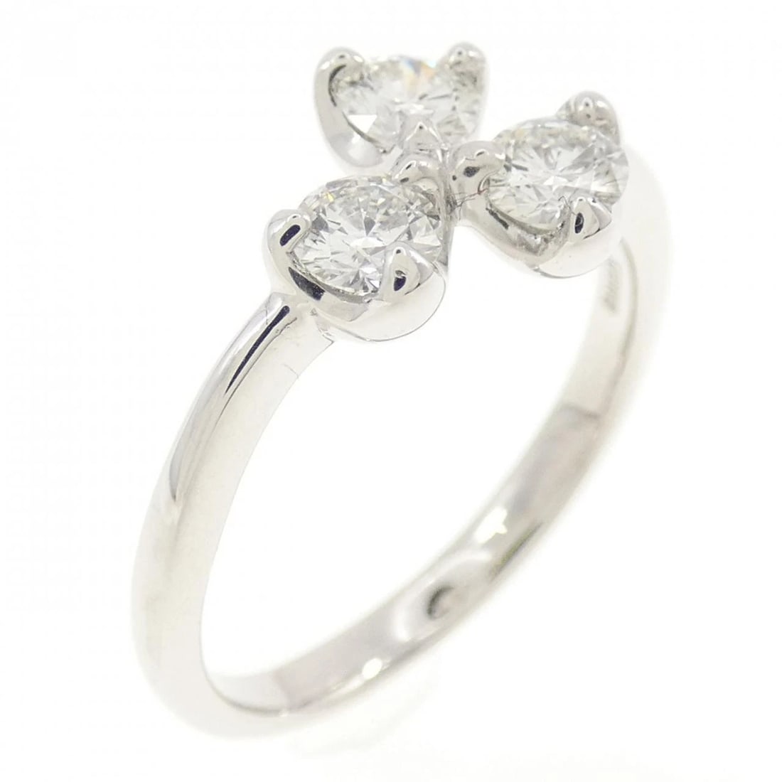 K18WG DIAMOND RING: K18WG Diamond Ring Brand: Unbranded Type: Ring Material: K18 White Gold, Main Stone/Creation Natural Color: white gold Size: 6.5-7US Accessories: None Accessories Notice: When purchasing p