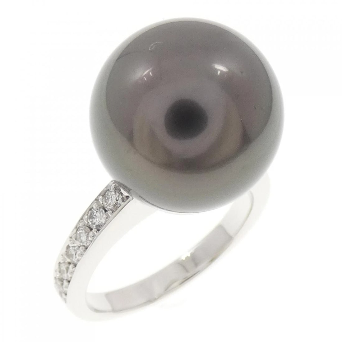 K18WG BLACK PEARL RING: K18WG Black Pearl Ring Brand: Unbranded Type: Ring Material: K18 White Gold, Main Stone/Creation black pearl Color: white gold Size: 5.5-6US Accessories: None Accessories Notice: When