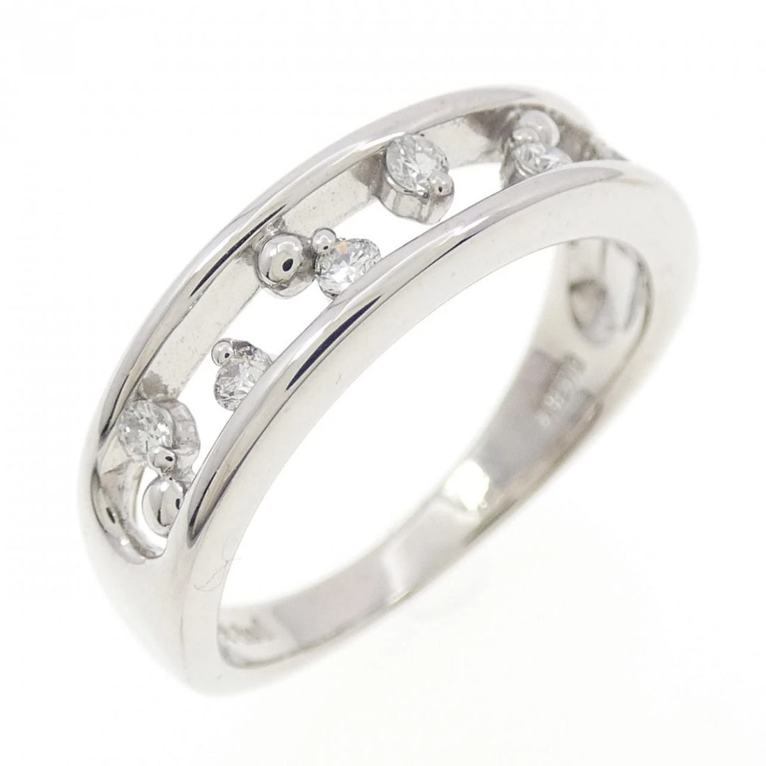 K18WG DIAMOND RING: K18WG Diamond Ring Brand: Unbranded Type: Ring Material: K18 White Gold, Main Stone/Creation Natural Color: white gold Size: 6.5US Accessories: None Accessories Notice: When purchasing