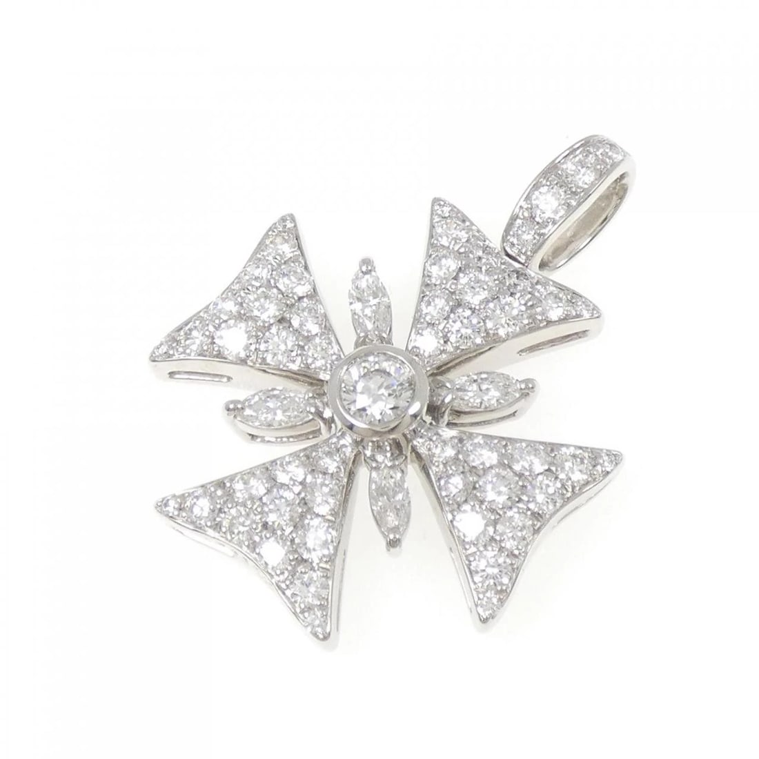 PT900 DIAMOND PENDANT: PT900 Diamond Pendant Brand: Unbranded Type: Pendant Brooch Material: Platinum 900, Main Stone/Creation Natural Color: Silver Size: ActualSize HxW: 34.2mmx25.6mm Accessories: None Accessories