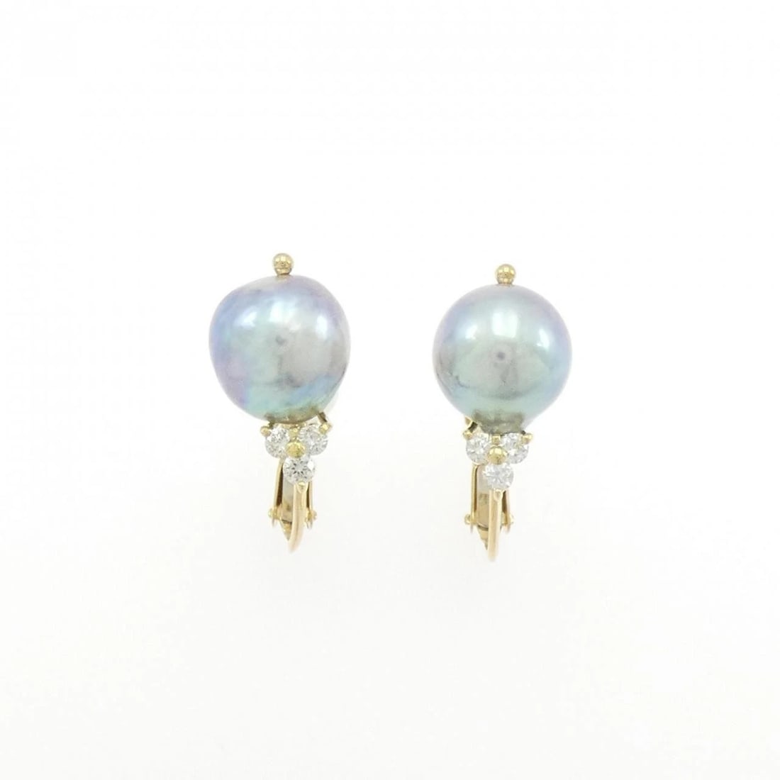 18K YELLOW GOLD AKOYA PEARL EARRINGS: 18K Yellow Gold Akoya Pearl Earrings Brand: Unbranded Type: Akoya Pearl Pierce/Earring Material: 18K yellow gold, Main Stone/Creation Akoya PearlSecondary Stone Natural Color: Yellow Gold 