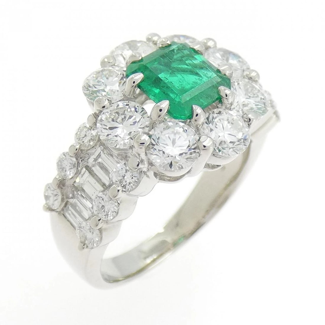 PT900 EMERALD RING: PT900 Emerald Ring Brand: Unbranded Type: Ring Material: Platinum 900, Main Stone/Creation EmeraldSide Stone Natural Color: Silver Size: 6.5-7 (US size) Accessories: None Accessories Notic