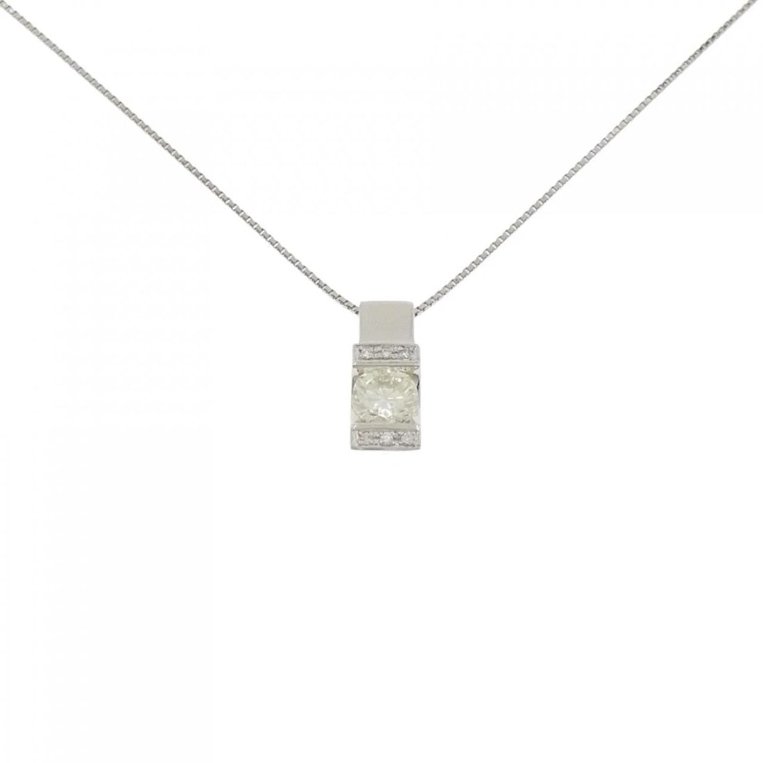 PT900/PT850 DIAMOND NECKLACE: PT900/PT850 Diamond Necklace Brand: Unbranded Type: Diamond Necklace Material: 900 platinum, Main Stone/Creation Natural Color: Silver Size: 45cmActual Size Pendant length approx. x width