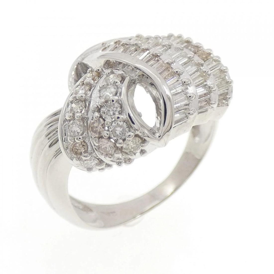 PT900 DIAMOND RING: PT900 Diamond Ring Brand: Unbranded Type: Diamond ring Material: Platinum 900, Main Stone/Creation Natural Color: platinum Size: 7US Accessories: None Accessories Notice: When purchasing p