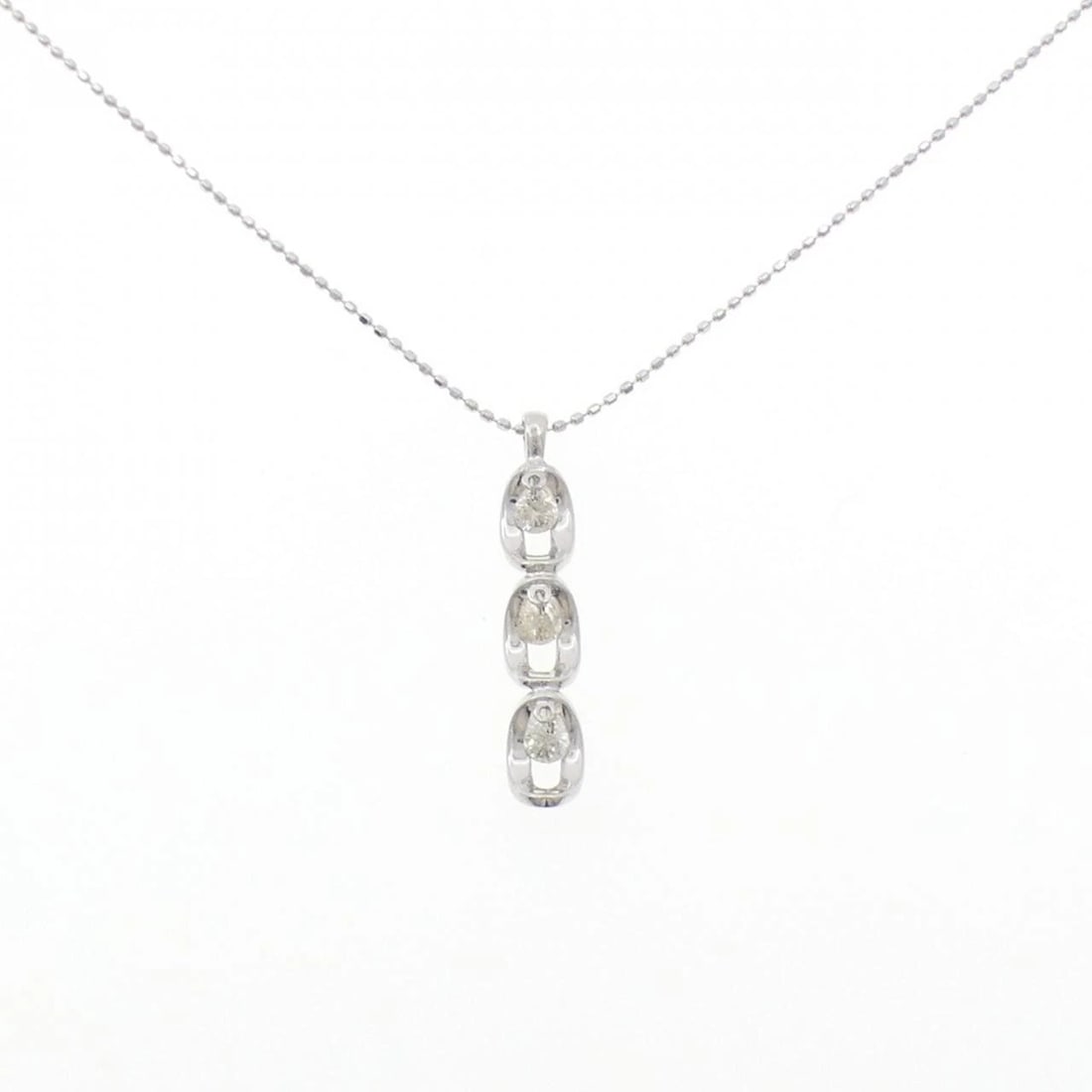 K18WG DIAMOND NECKLACE: K18WG Diamond Necklace Brand: Unbranded Type: Necklace Material: K18 White Gold, Main Stone/Creation Natural Color: White Gold Size: 40cmActualSize Pendant top H x W: 26.8mmx4.9mm Chain Max.