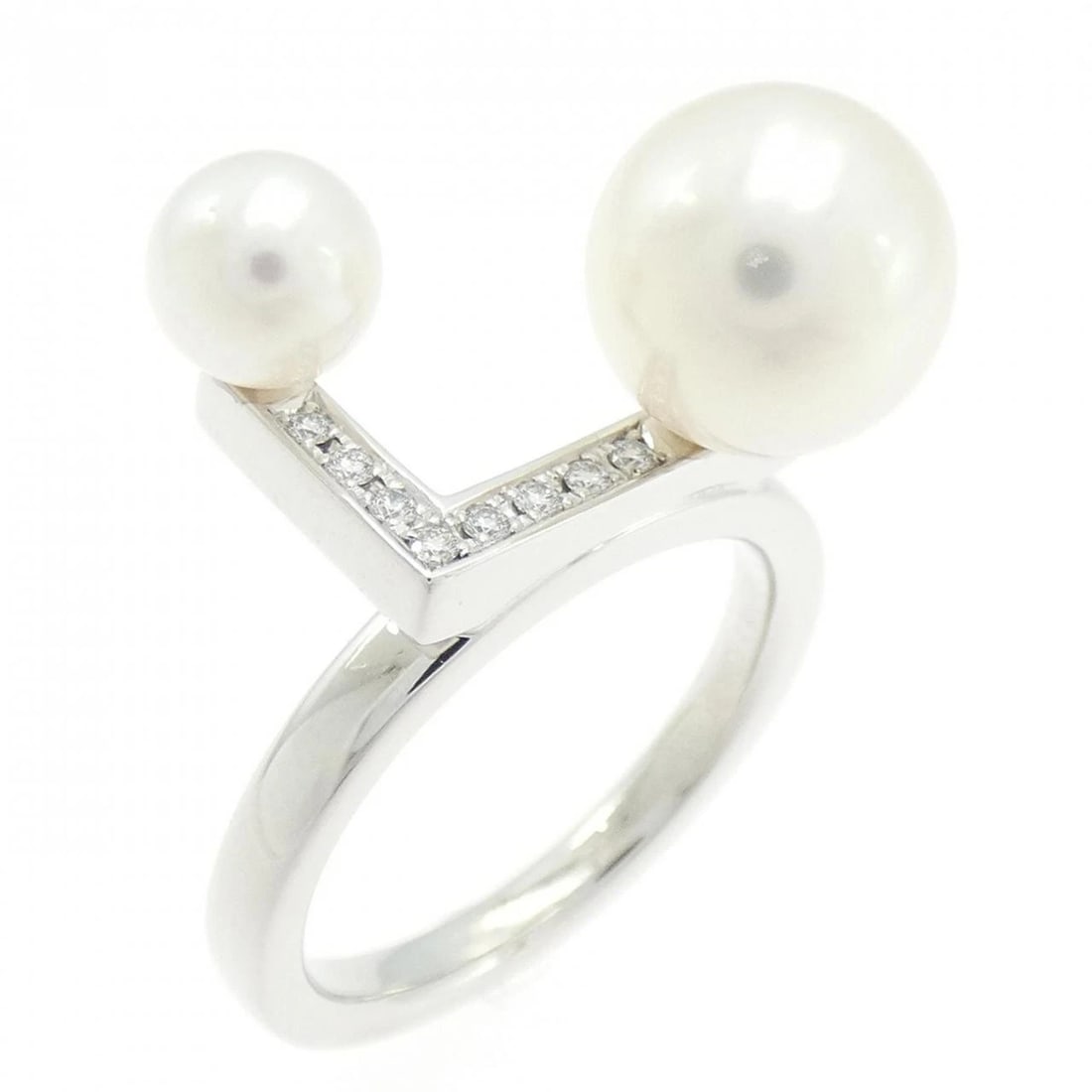 TASAKI BALANCE NOTE PAVE RING: TASAKI Balance note Pave Ring Brand: TASAKI Type: Ring Material: 750 White Gold, Main Stone/Creation Akoya Pearl Color: White Gold Size: 5.5 (US size) Accessories: None Accessories Notice: