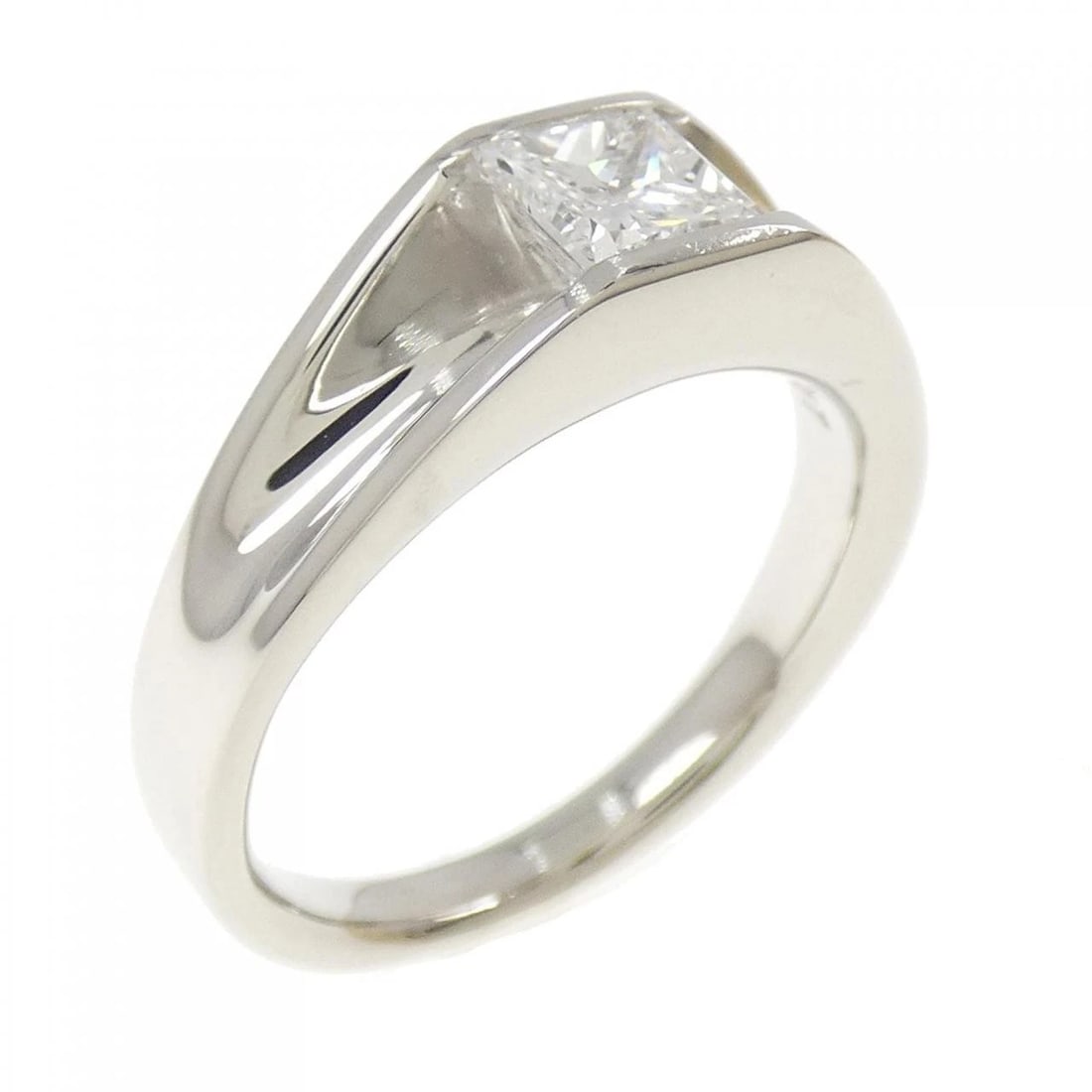 PT900 DIAMOND RING: PT900 Diamond Ring Brand: Unbranded Type: Ring Material: Platinum 900, Main Stone/Creation Natural Color: platinum Size: 7.5US Accessories: None Accessories Notice: When purchasing pre-owned