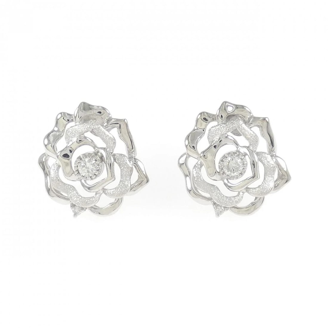 K18WG ROSE DIAMOND EARRINGS: K18WG Rose Diamond Earrings Brand: Unbranded Type: Earrings Material: K18 White Gold, Main Stone/Creation Natural Color: White Gold Size: ActualSize HxW: 15.1mmx14.8mm Accessories: None