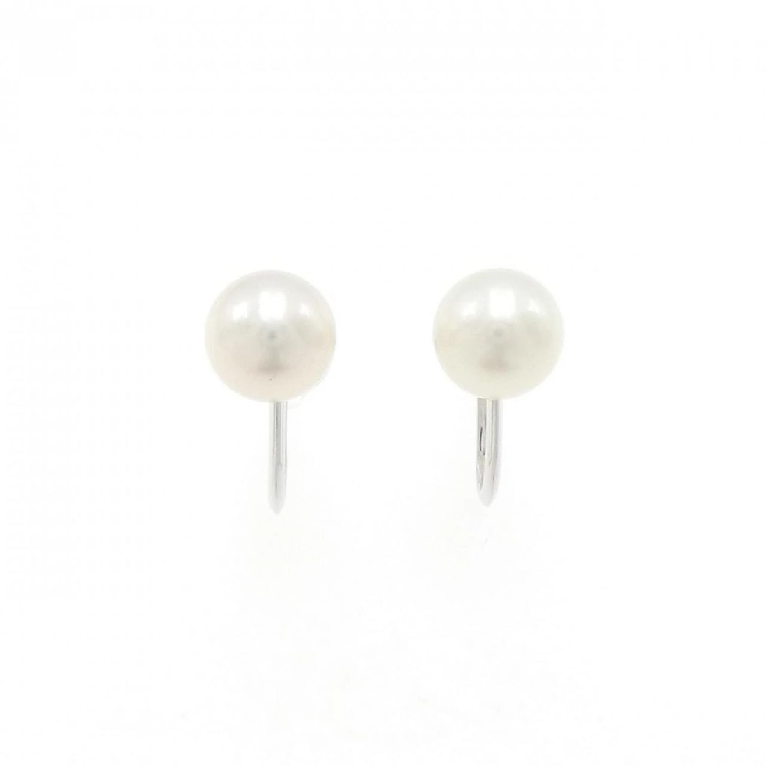 MIKIMOTO AKOYA PEARL EARRINGS 8.1MM: MIKIMOTO Akoya Pearl Earrings 8.1mm Brand: MIKIMOTO Type: Earrings Material: K18 White Gold, Main Stone/Creation Akoya Pearl Color: White Gold Size: ActualSize Diameter: 8.1mm Accessories: